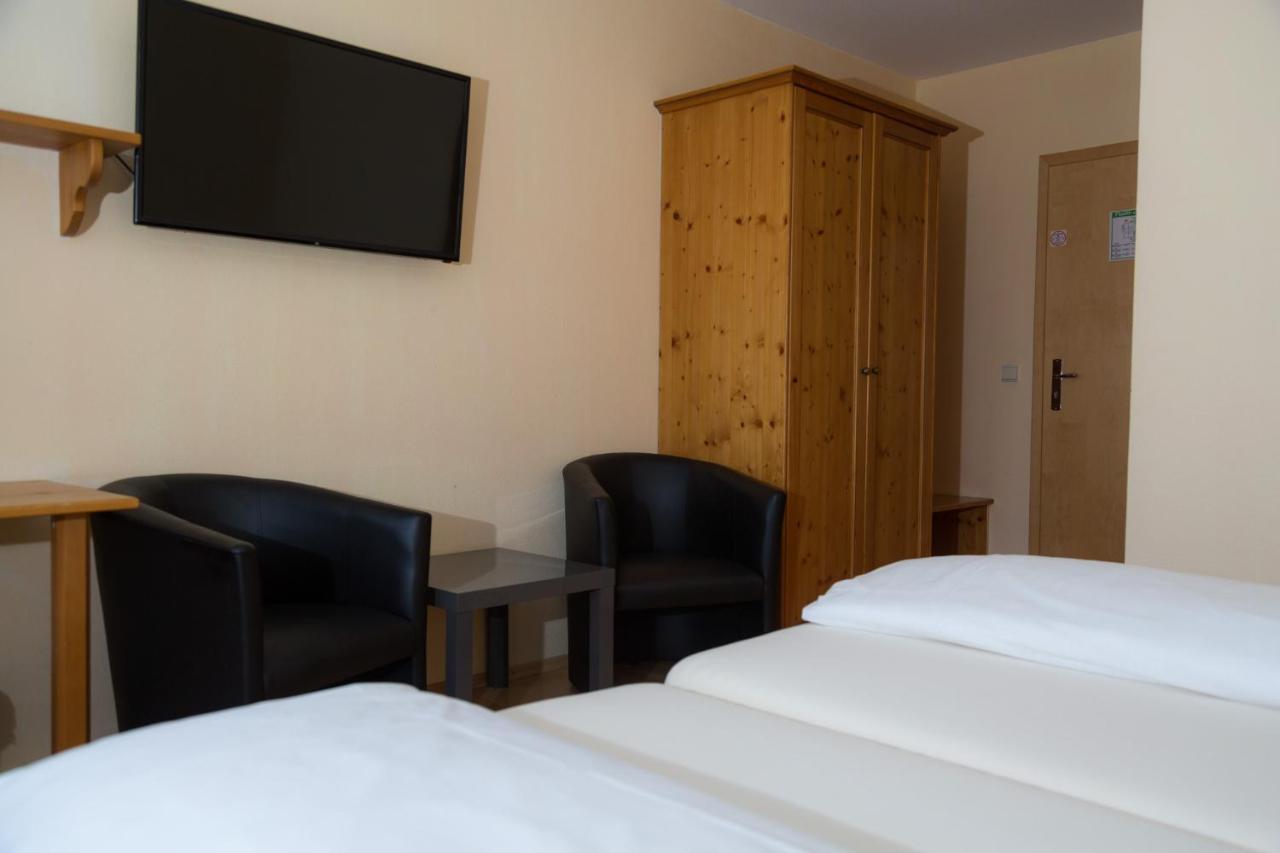 Alter Wirt Putzbrunn Hotel Ngoại thất bức ảnh